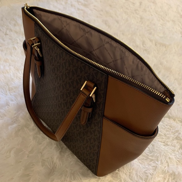 Michael Kors Large Zip-Top Bag, Never Used - Picture 5 of 14